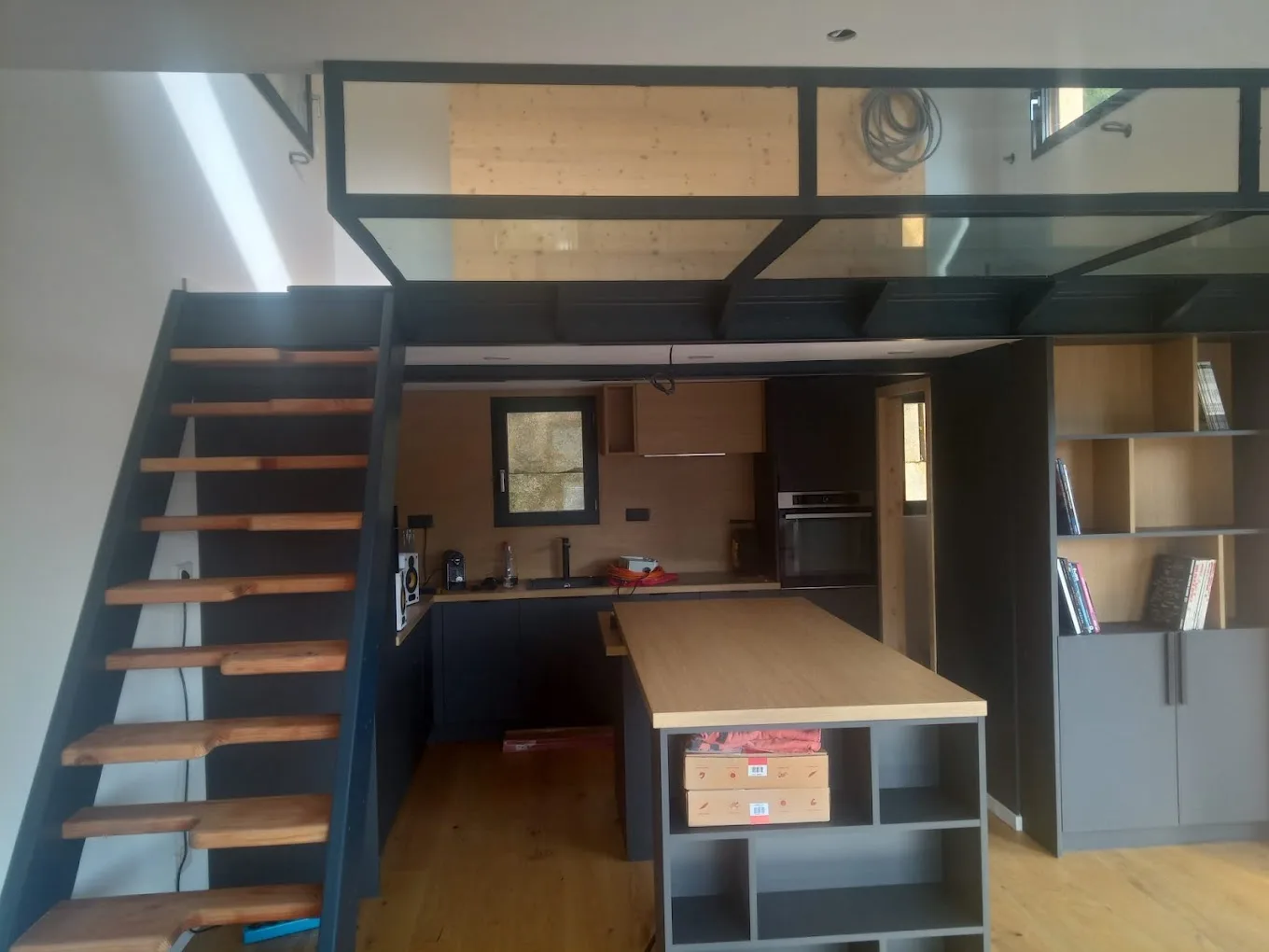 Peinture intérieure mezzanine contemporaine, Zenna Artisan Peintre