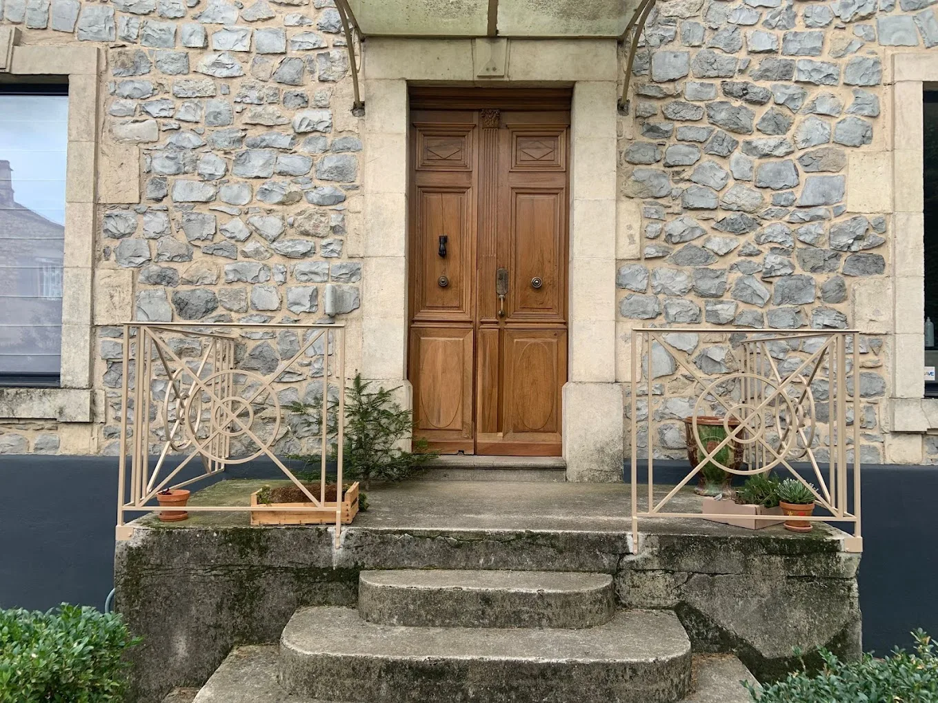 Maison en pierre avec porte bois peinte, Zenna Languedoc-Roussillon